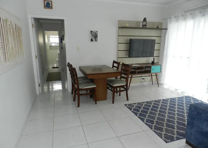 Guarujá Enseada 400 m da praia, ótima localização